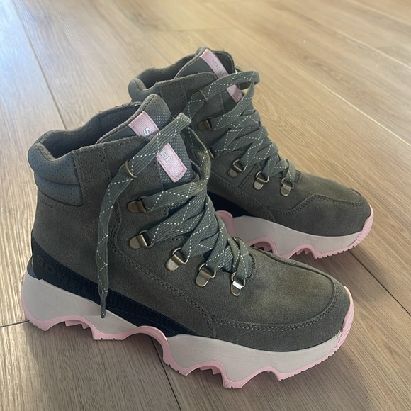 Sorel Kinetic Impact Conquest Sneaker Boot Size 7.5 NWOB Waterproof Suede - Picture 4 of 10